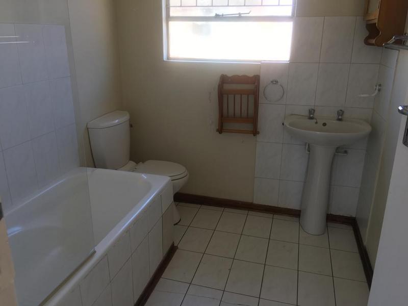 2 Bedroom Property for Sale in Langenhovenpark Free State